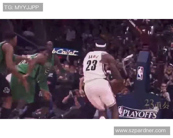 詹姆斯不看人传球 范德比尔特双手灌篮