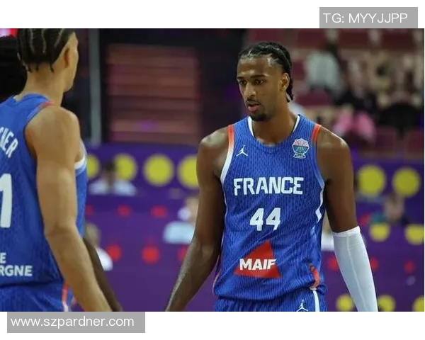 涨球了？里萨谢半场出战16分钟 5中4&三分3中2拿到12分2助攻