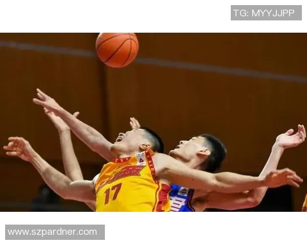 卡马拉助攻 杨瀚森双手放篮拿下两分