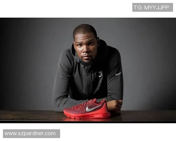 身家10亿美元!美媒预计明年库里杜兰特将成为亿万富翁 紧随詹姆斯之后