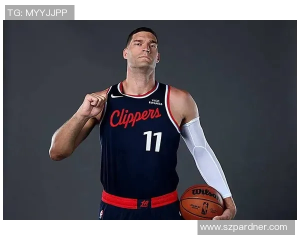 征战NBA18年，38岁挤掉祖巴茨成快船首发，怪不得还能拿2年1800万